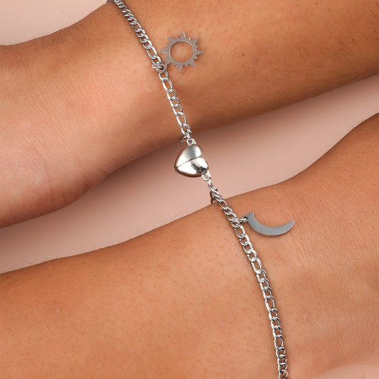Coppia Bracciali in acciaio con ciondolo (mezzo cuore magnetico)